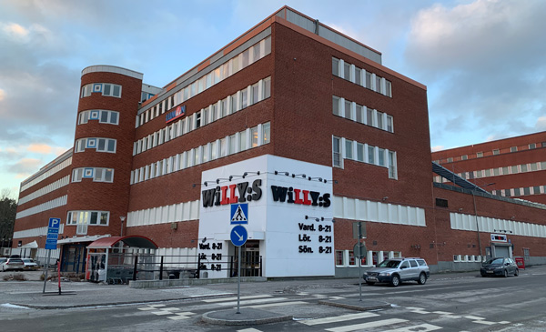 Byggnad med Willys affär