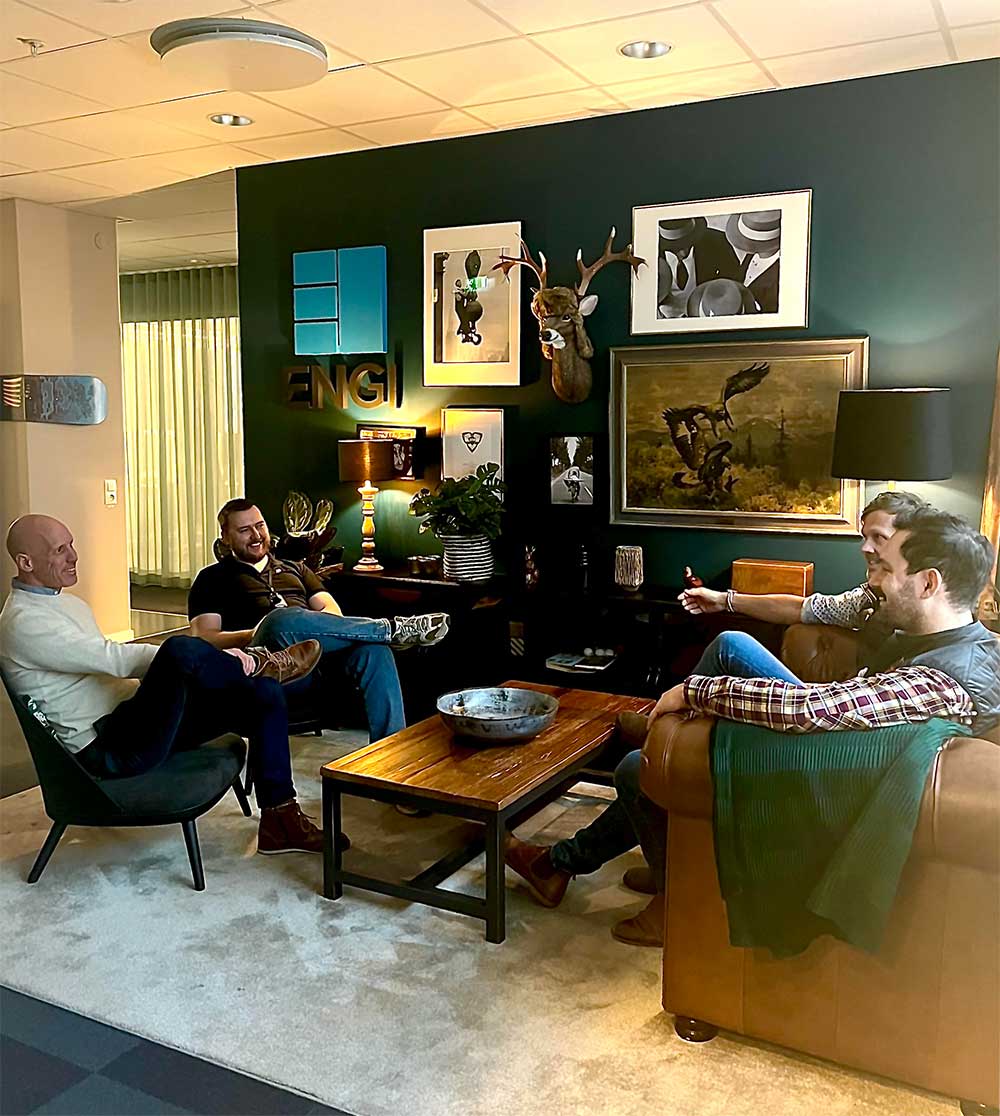 ENGI logga, tavlor och kollegor